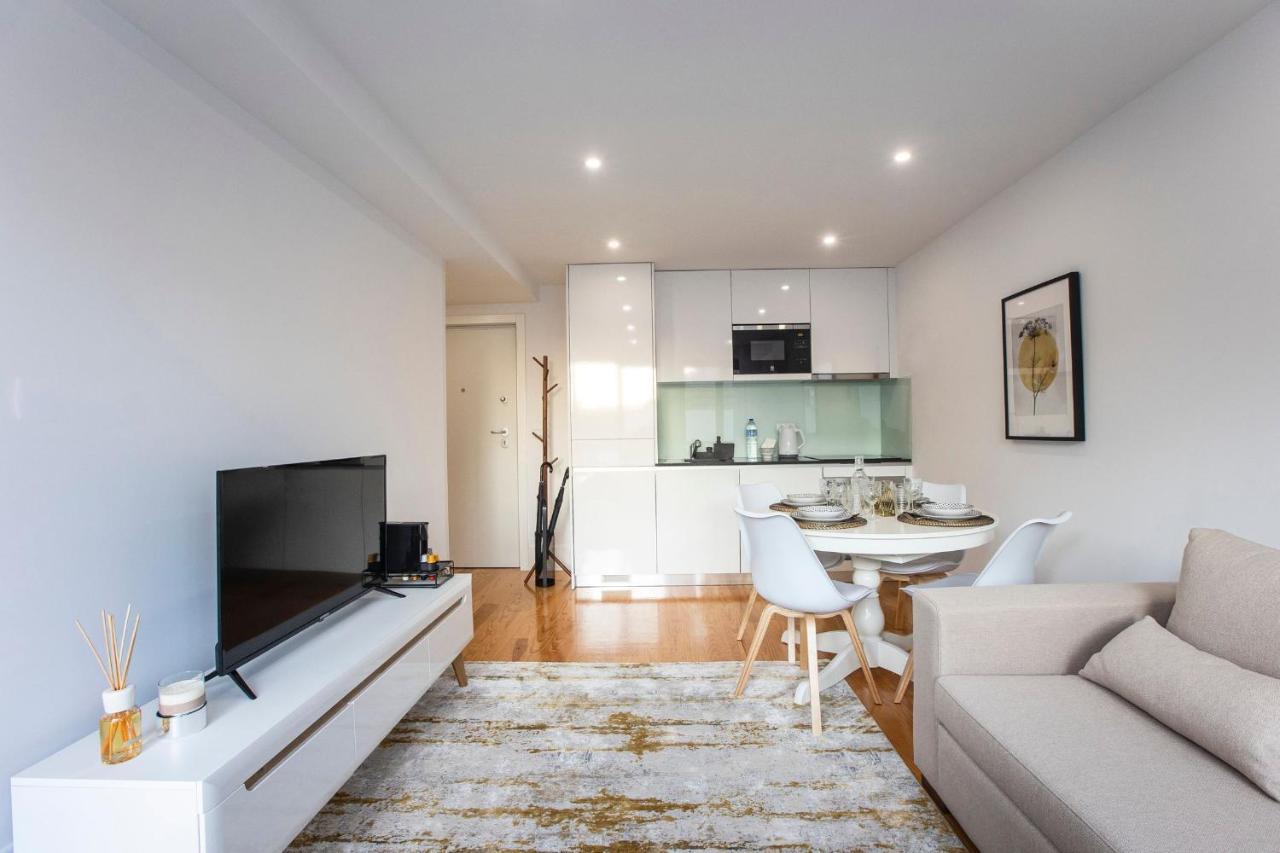 City Center 2Br Flat W/ Ac By Lovelystay Порто Екстериор снимка