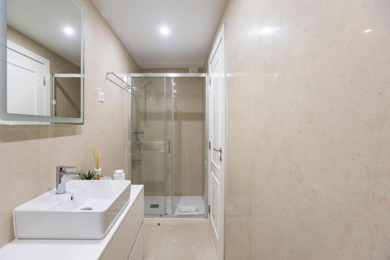 City Center 2Br Flat W/ Ac By Lovelystay Порто Екстериор снимка