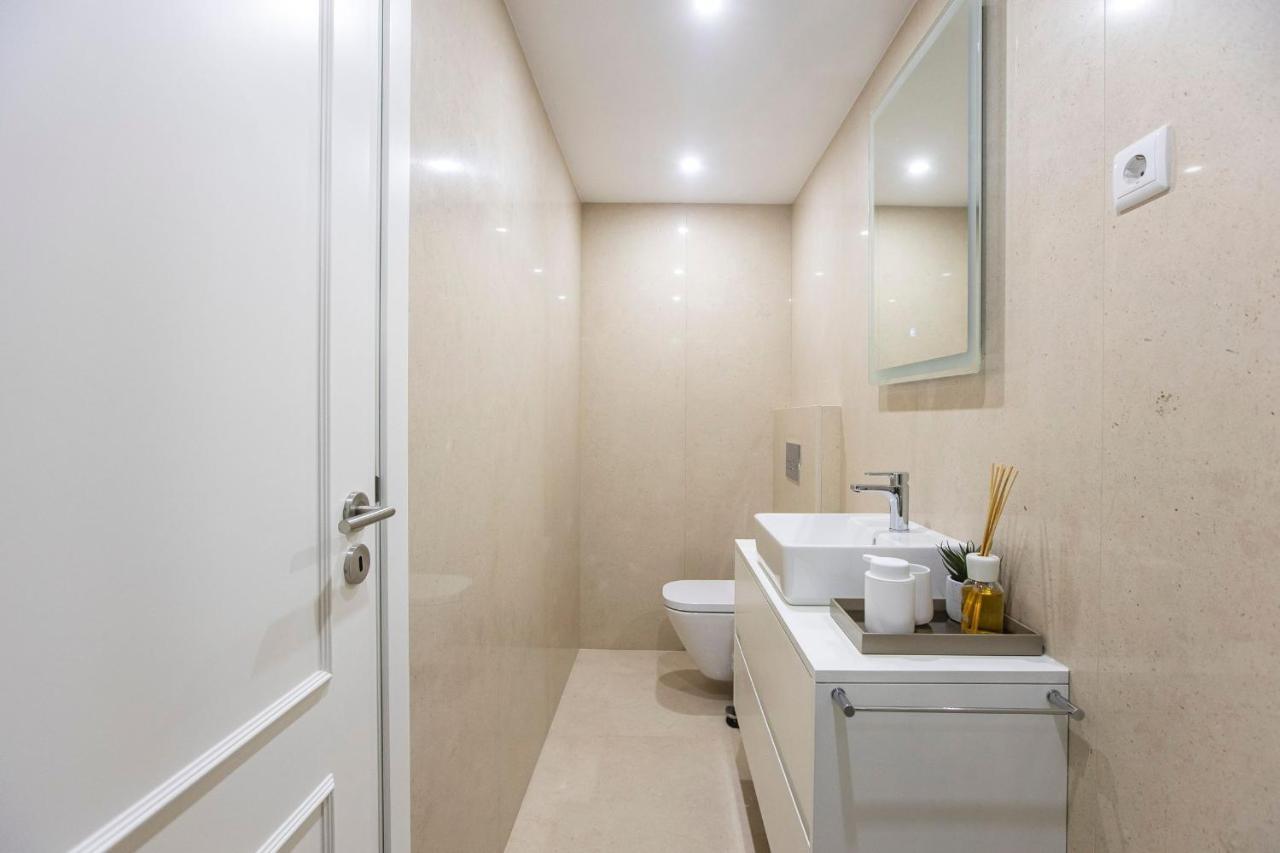 City Center 2Br Flat W/ Ac By Lovelystay Порто Екстериор снимка